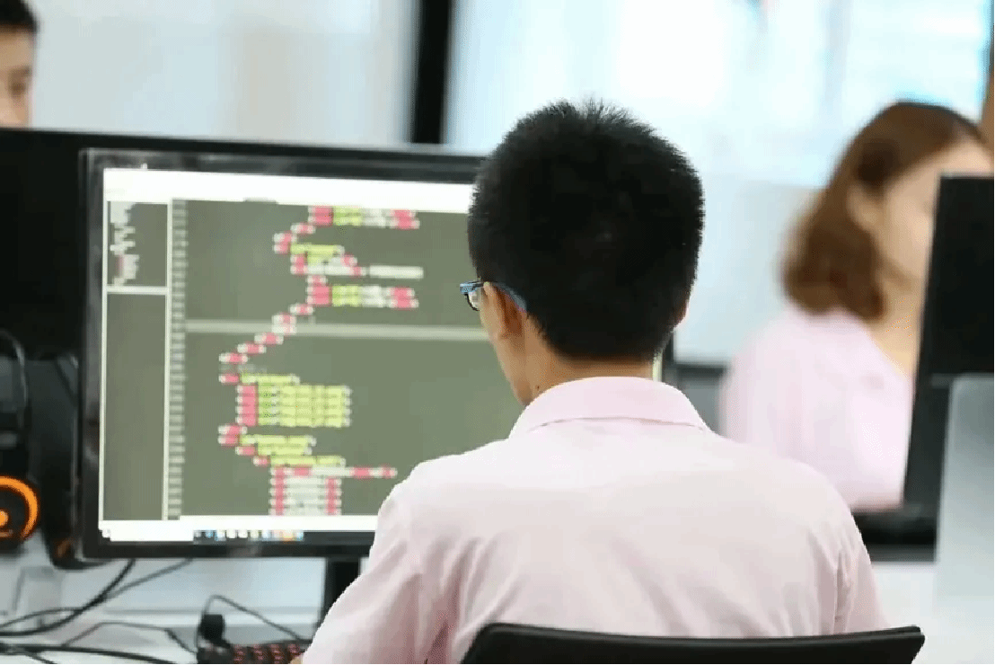 信息技術學院 培養(yǎng)未來信息技術開發(fā)人才的搖籃